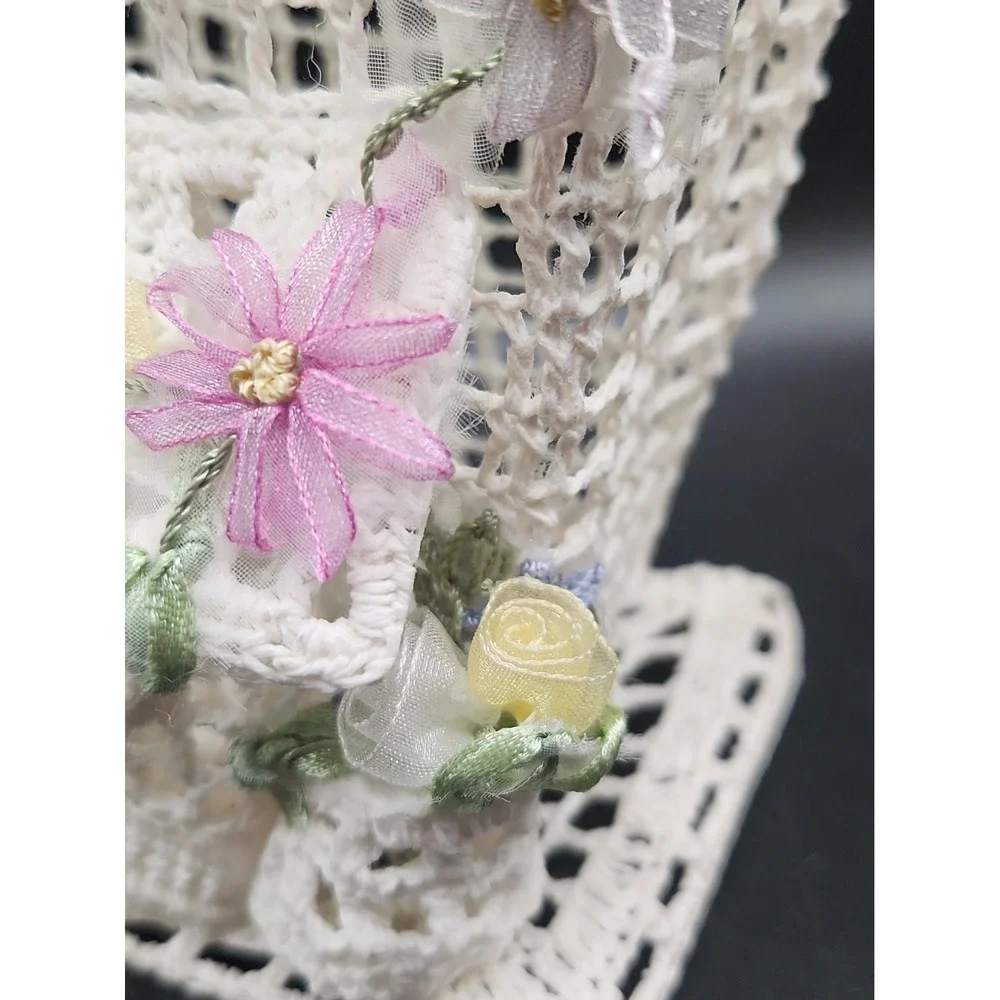 Vintage Cottagecore Starched Crochet House Ribbon Embroidery Flower Cottage 7.5